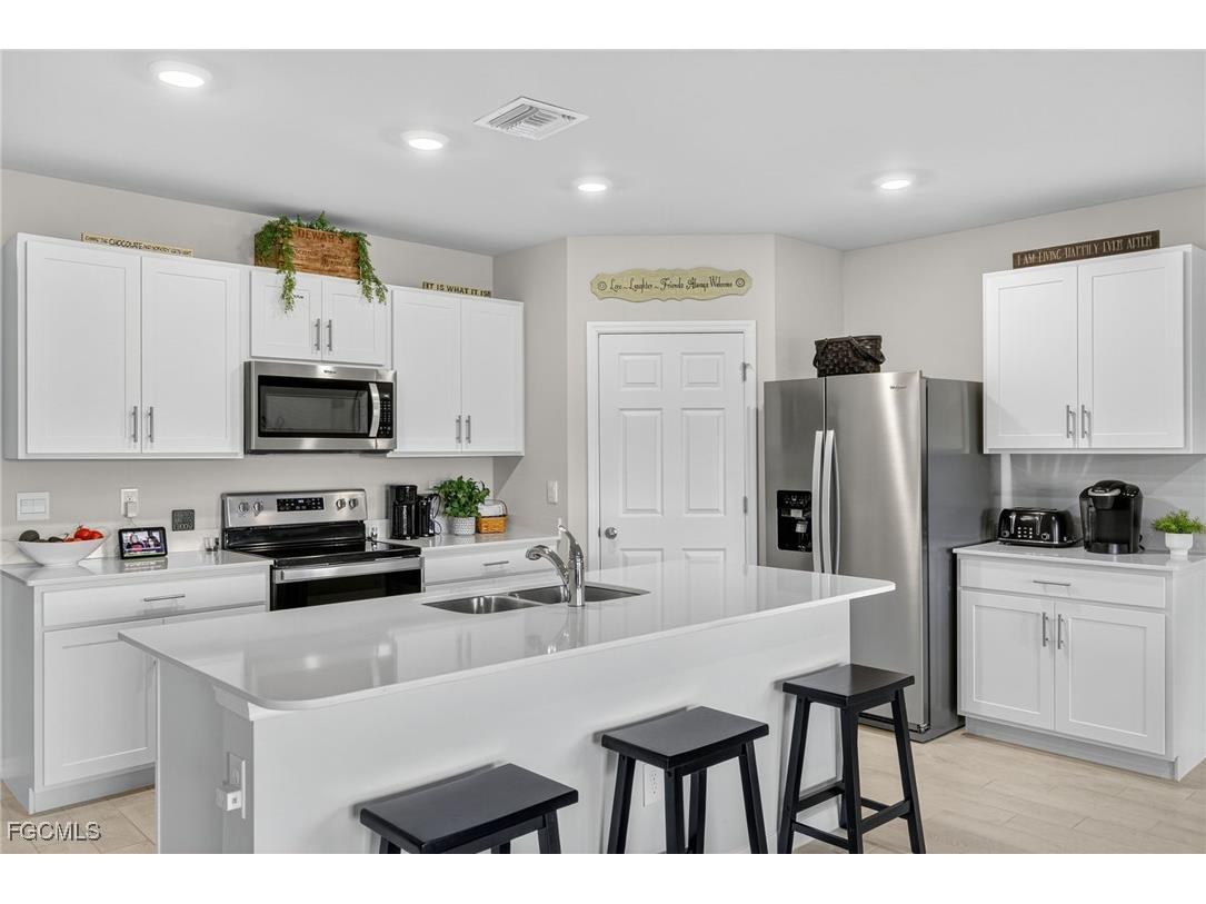 2845 Pillar Coral Lane North Fort Myers FL 33903 2025010712 image7