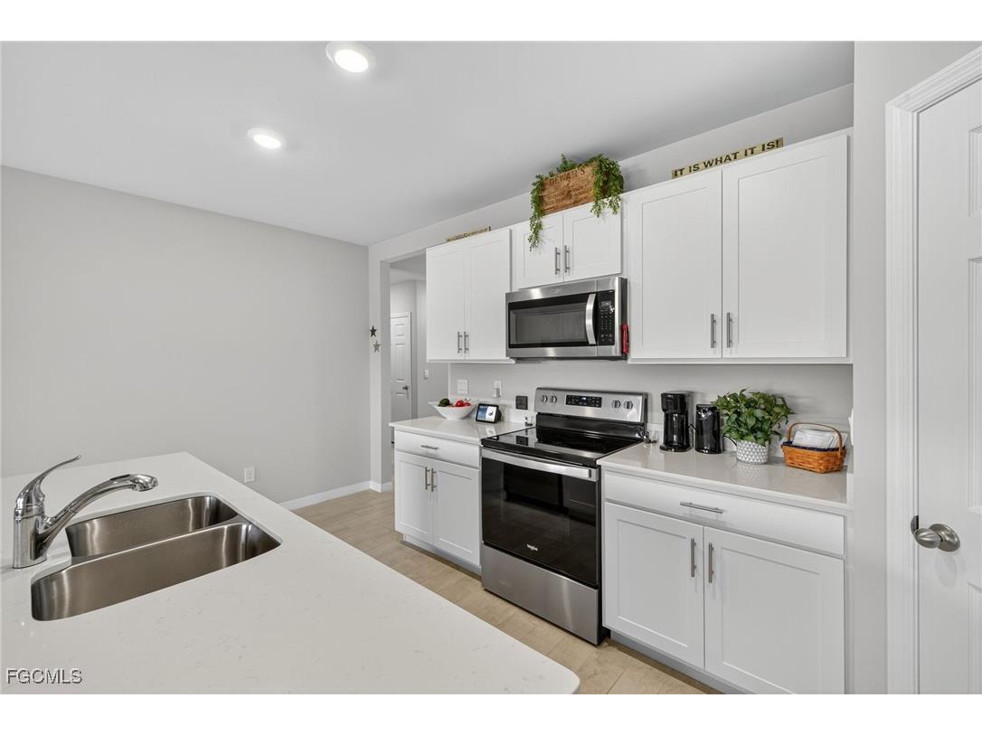 2845 Pillar Coral Lane North Fort Myers FL 33903 2025010712 image9