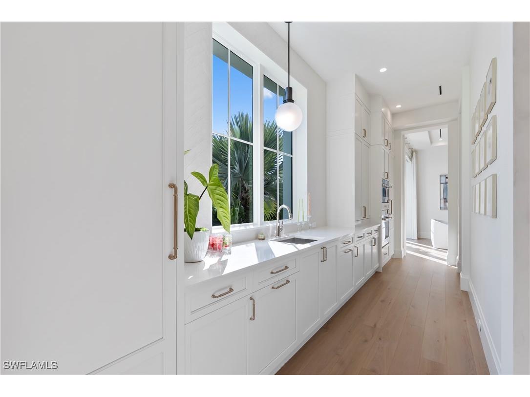 285 Central Avenue Naples FL 34102 225073939 image13