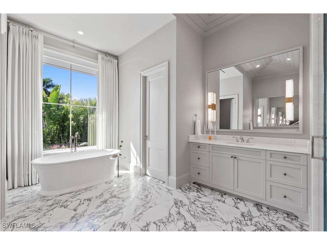 285 Central Avenue Naples FL 34102 225073939 image18