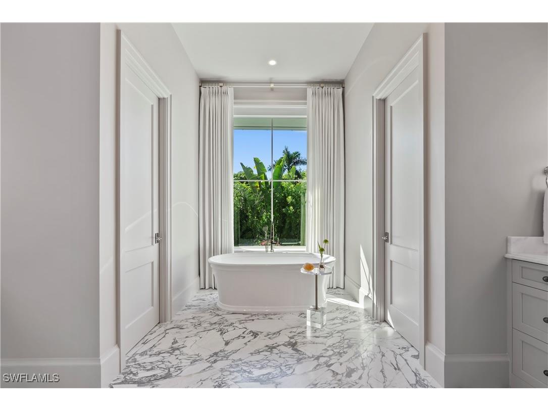 285 Central Avenue Naples FL 34102 225073939 image20