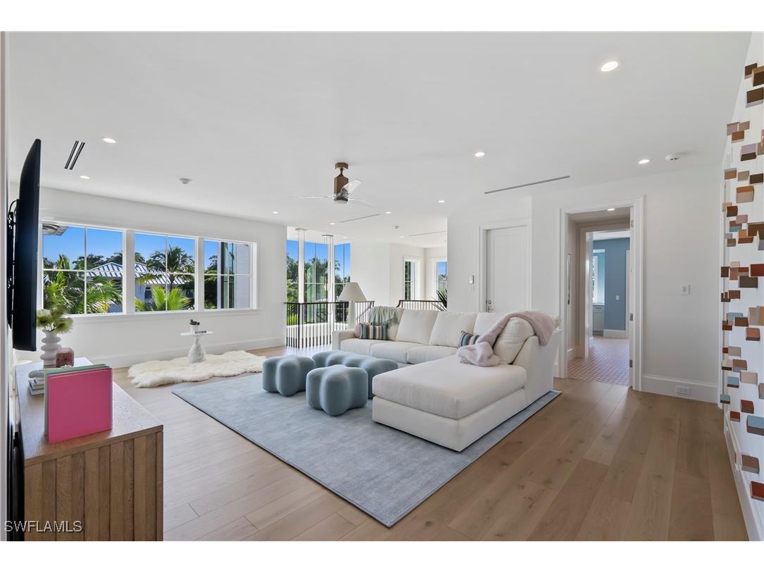 285 Central Avenue Naples FL 34102 225073939 image21