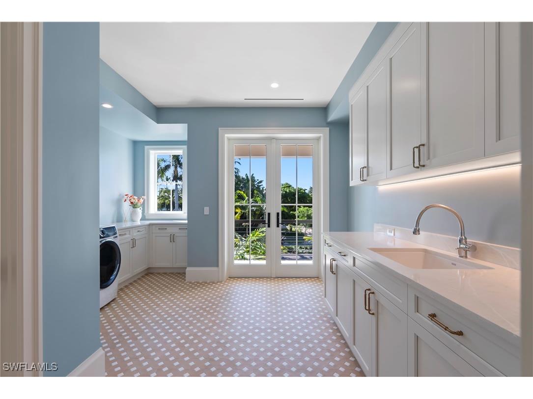 285 Central Avenue Naples FL 34102 225073939 image22