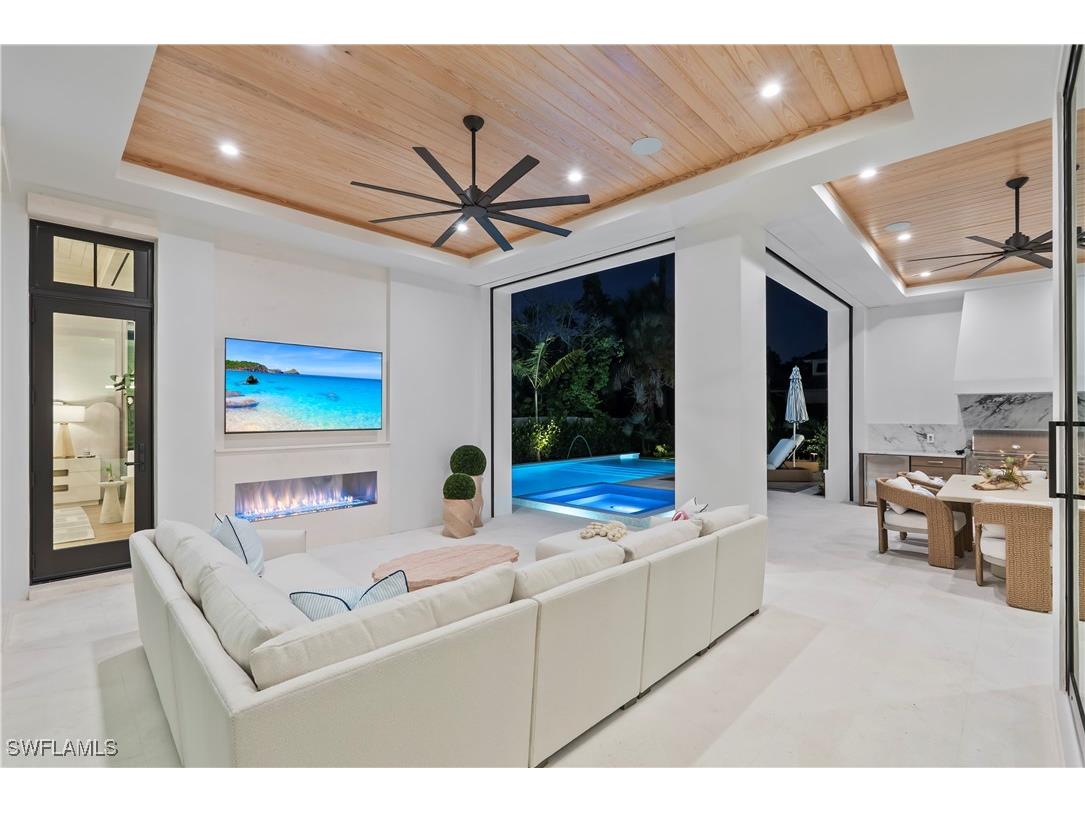 285 Central Avenue Naples FL 34102 225073939 image34