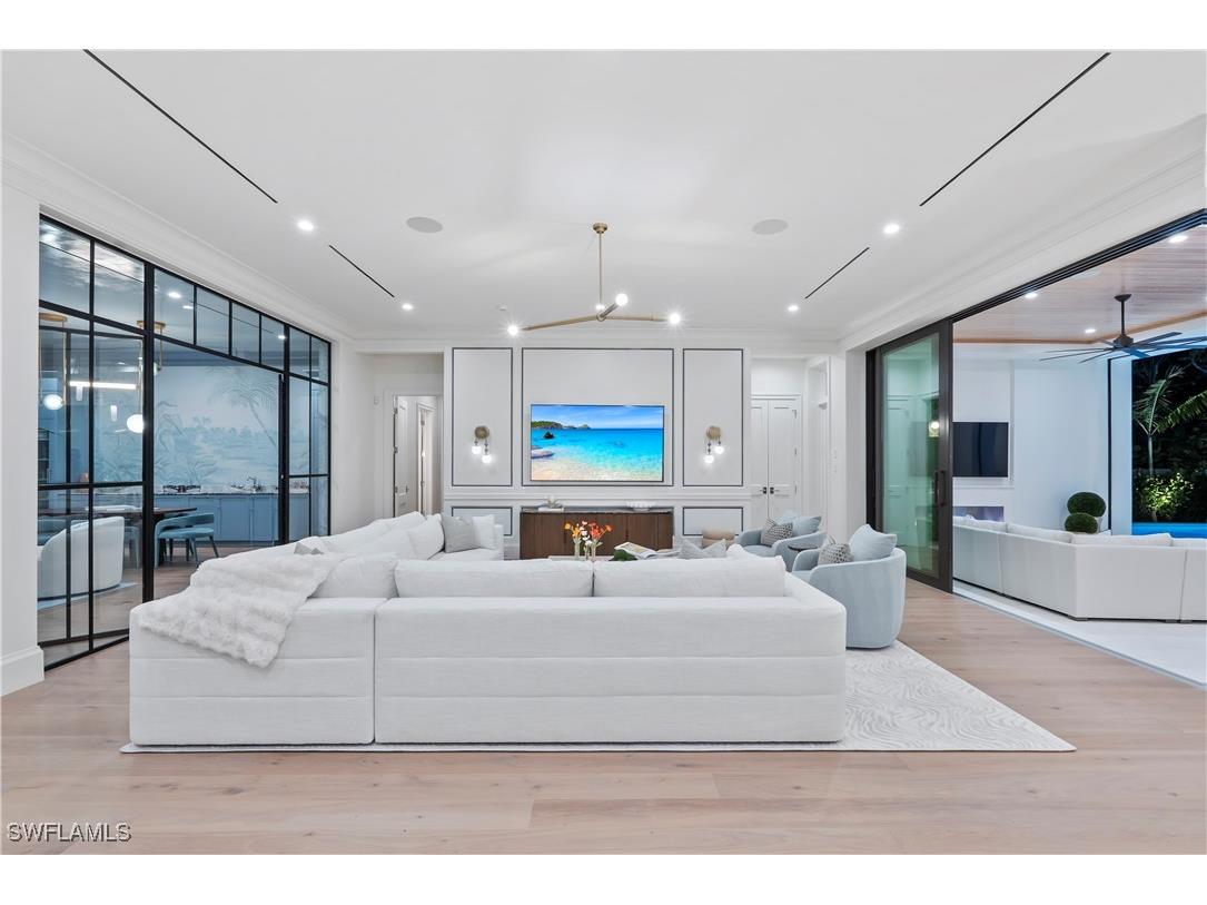 285 Central Avenue Naples FL 34102 225073939 image6