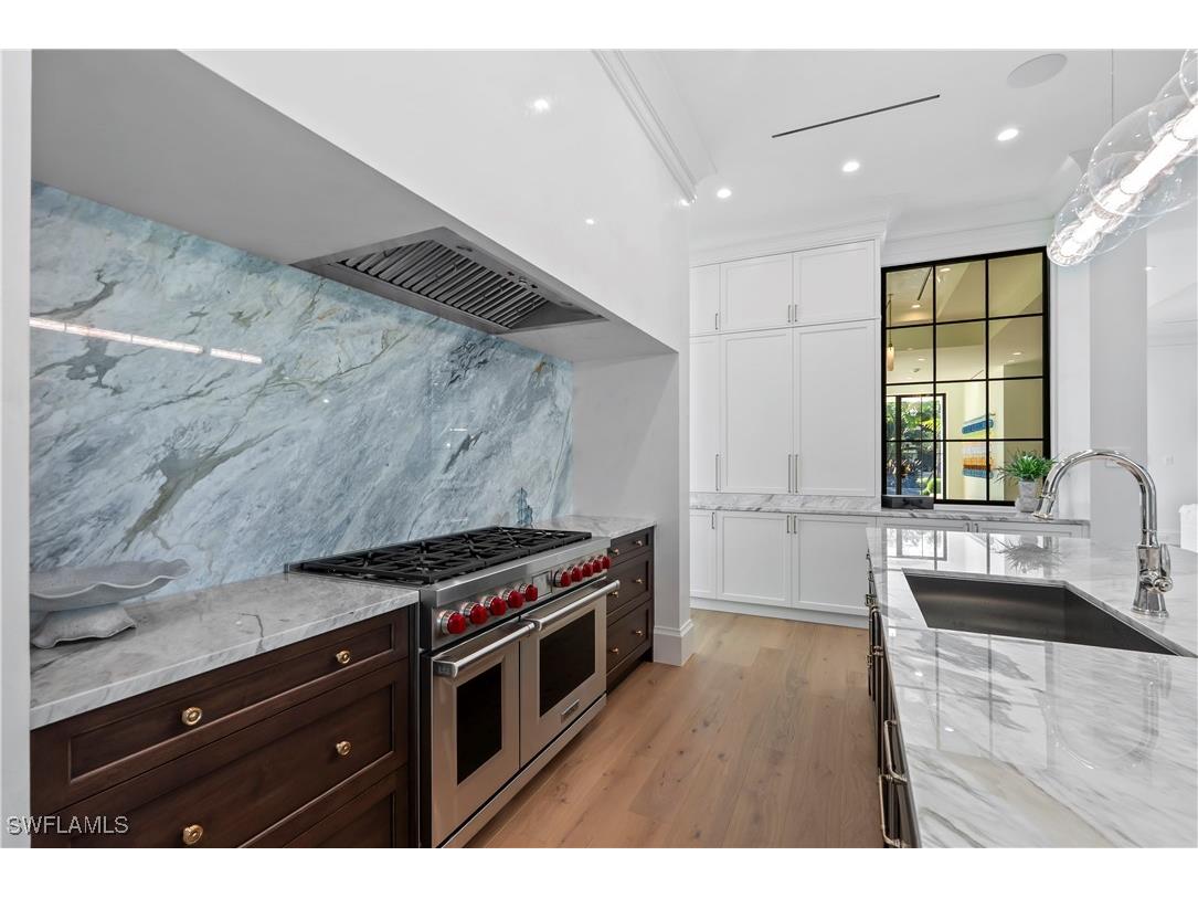 285 Central Avenue Naples FL 34102 225073939 image9