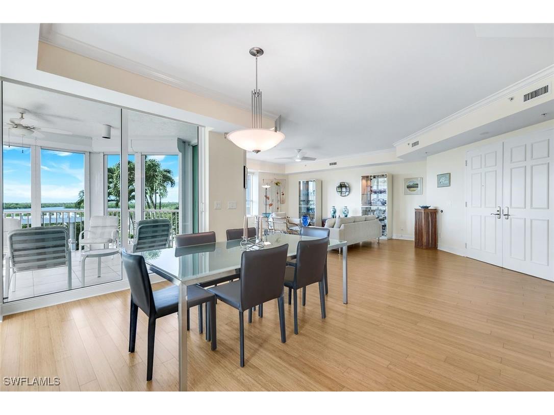 285 Grande Way #401 Naples FL 34110 225078383 image1