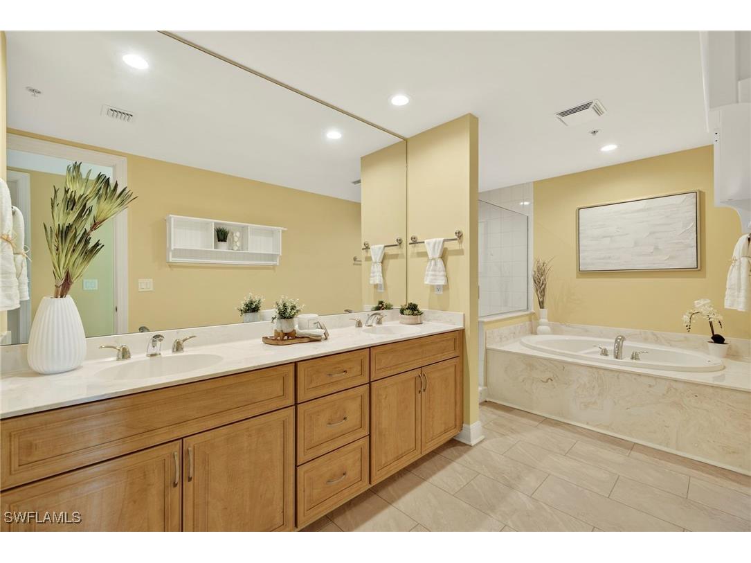 285 Grande Way #804 Naples FL 34110 225073709 image32