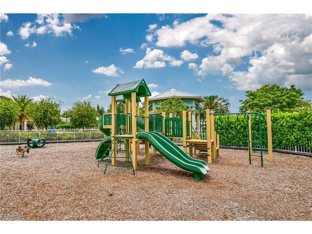 2852 Royal Gardens Avenue Fort Myers FL 33916 2025023066 image25