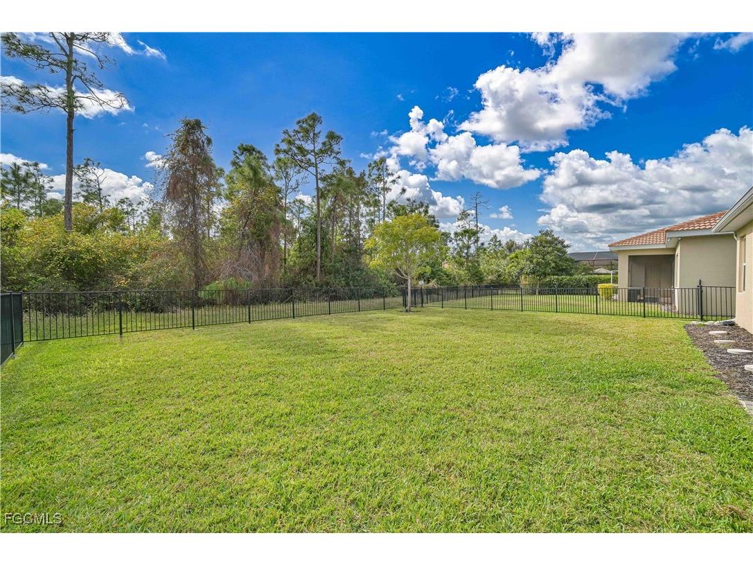 2852 Royal Gardens Avenue Fort Myers FL 33916 2025023066 image33