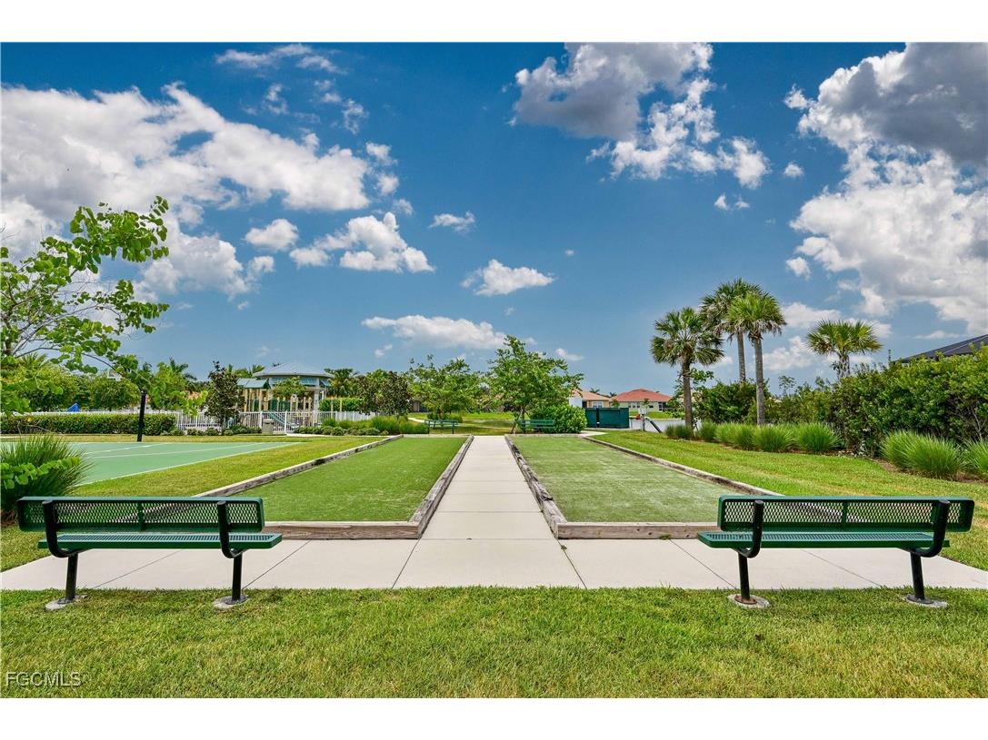 2852 Royal Gardens Avenue Fort Myers FL 33916 2025023066 image41