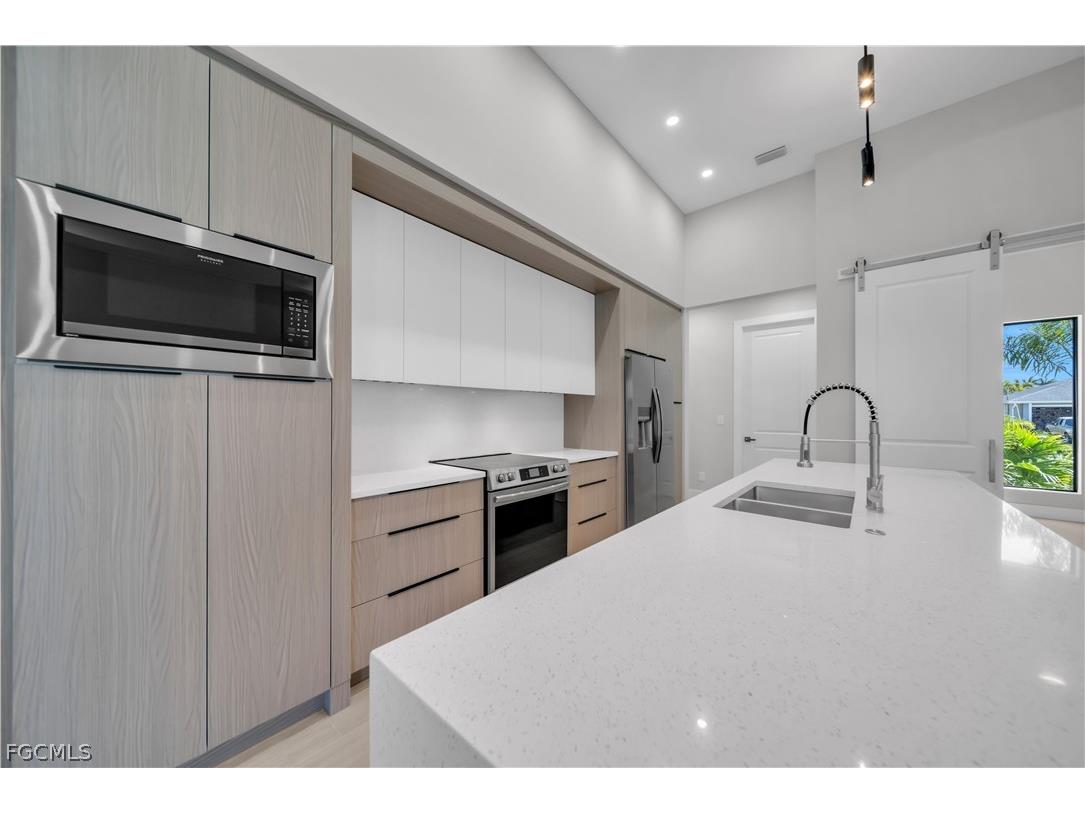 2858 SW 25th Place Cape Coral FL 33914 2026009726 image4