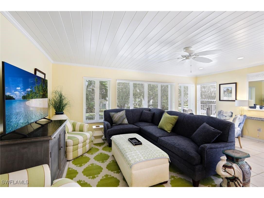 286 4th Street S #203 Naples FL 34102 225029863 image1