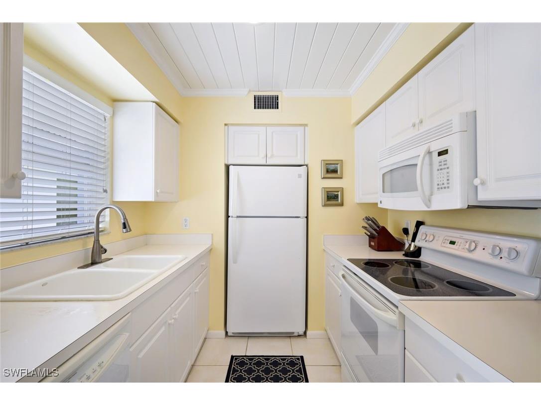 286 4th Street S #203 Naples FL 34102 225029863 image10