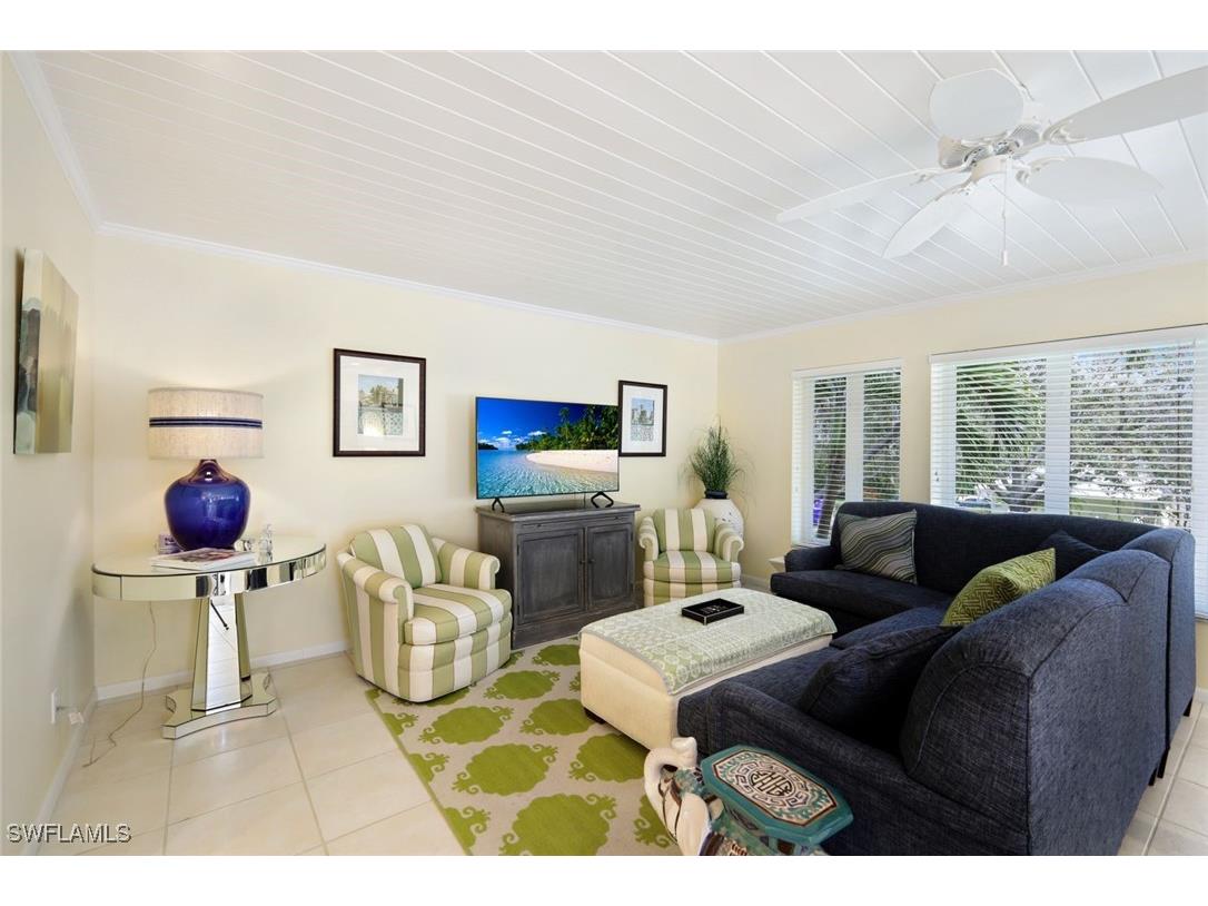 286 4th Street S #203 Naples FL 34102 225029863 image4