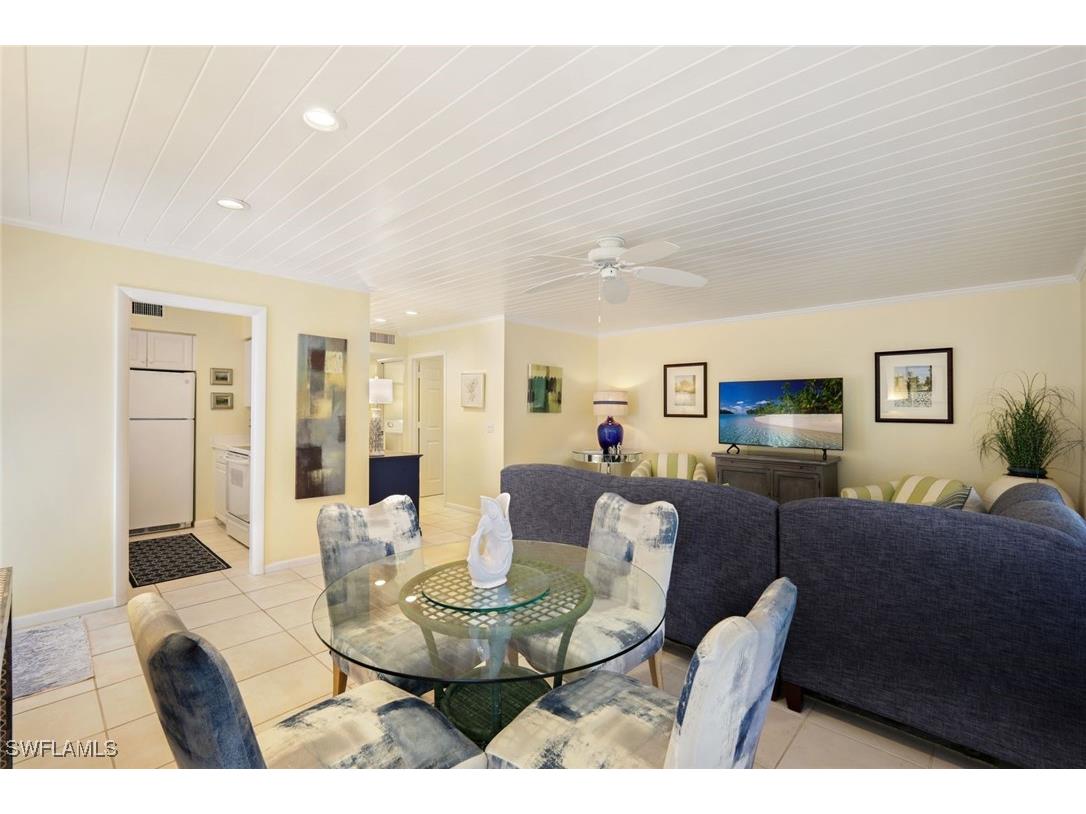 286 4th Street S #203 Naples FL 34102 225029863 image5