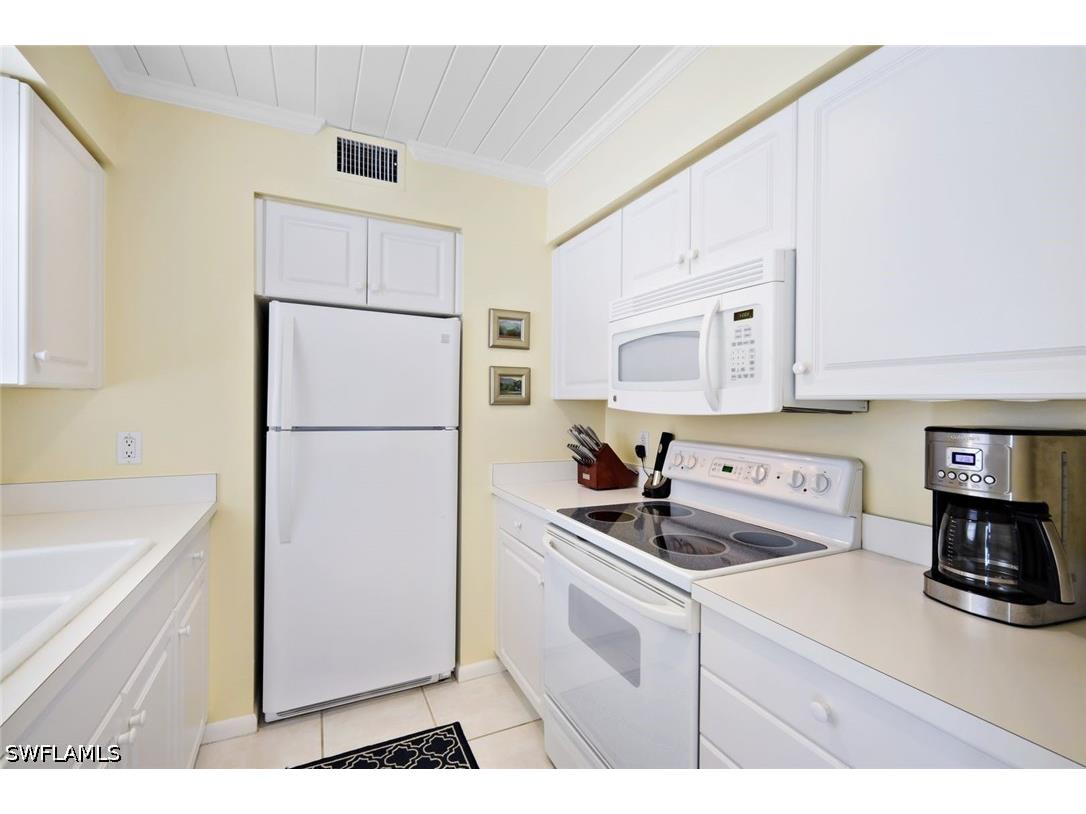 286 4th Street S #203 Naples FL 34102 226014845 image9