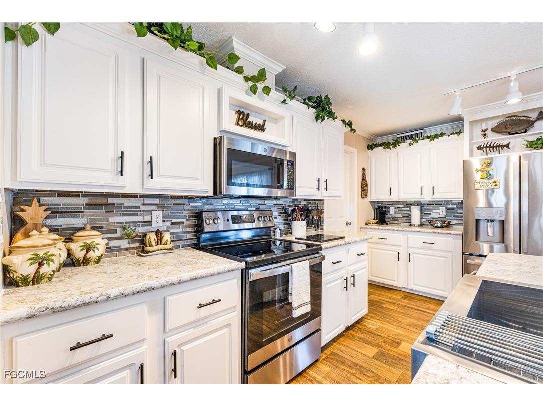 2862 York Road Saint James City FL 33956 2025025631 image15