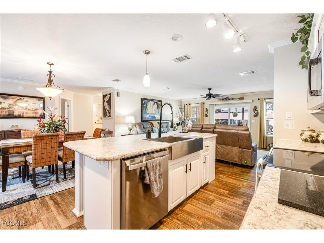 2862 York Road Saint James City FL 33956 2025025631 image16