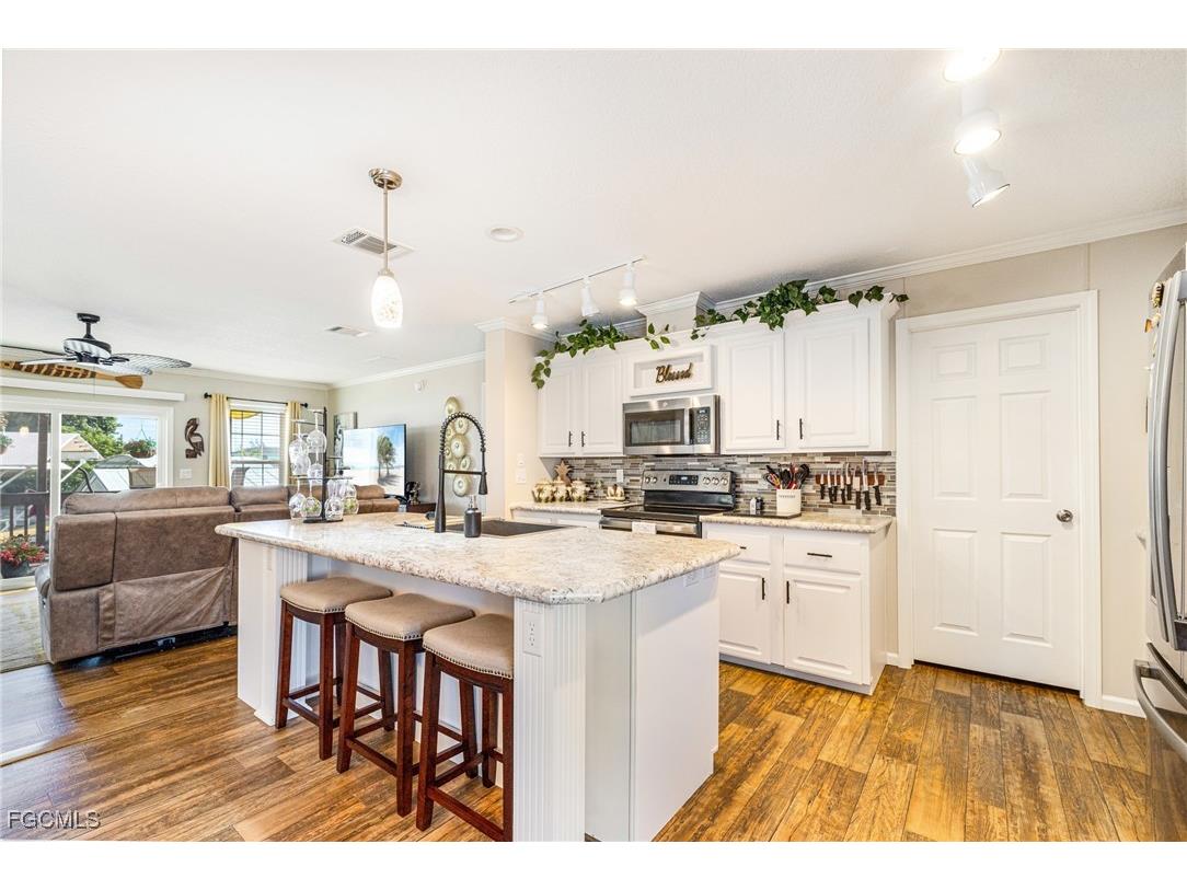 2862 York Road Saint James City FL 33956 2025025631 image18