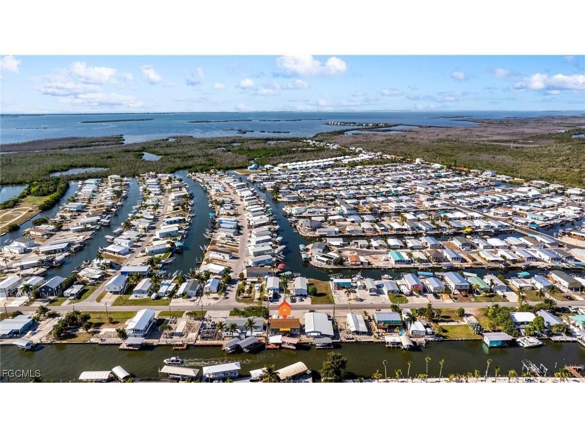 2862 York Road Saint James City FL 33956 2025025631 image32