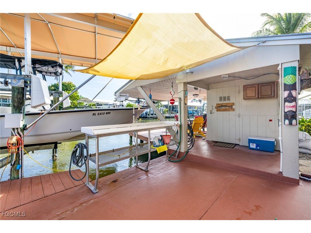 2862 York Road Saint James City FL 33956 2025025631 image6