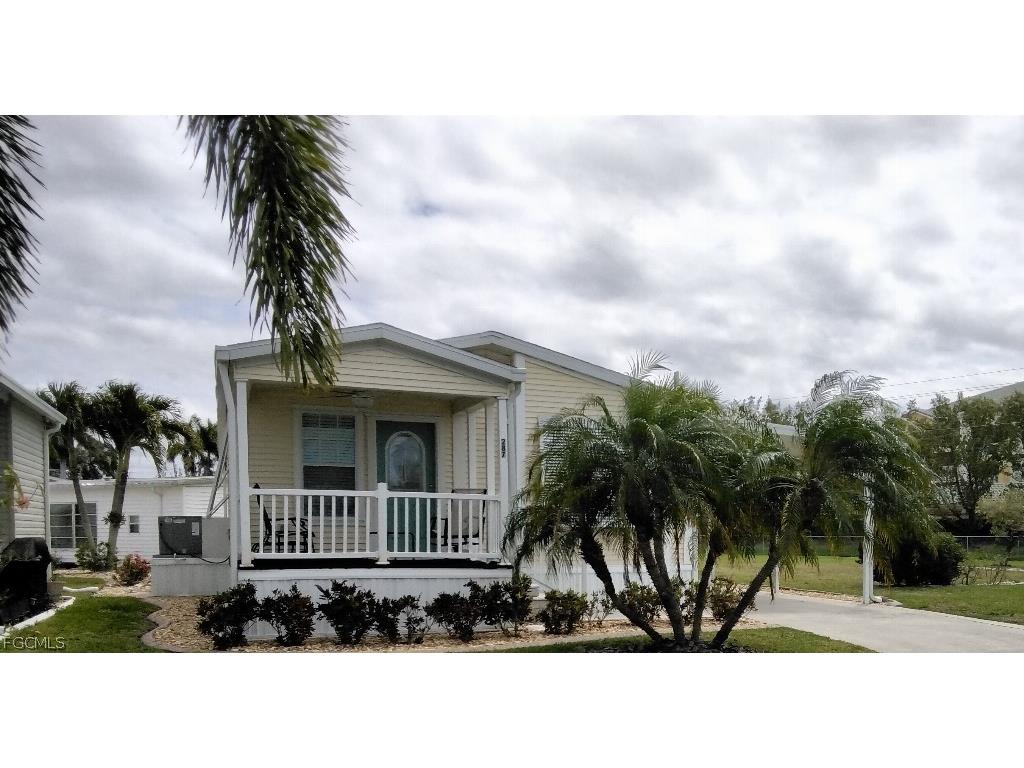 287 Dillard Avenue Fort Myers FL 33908 2026013372 image1