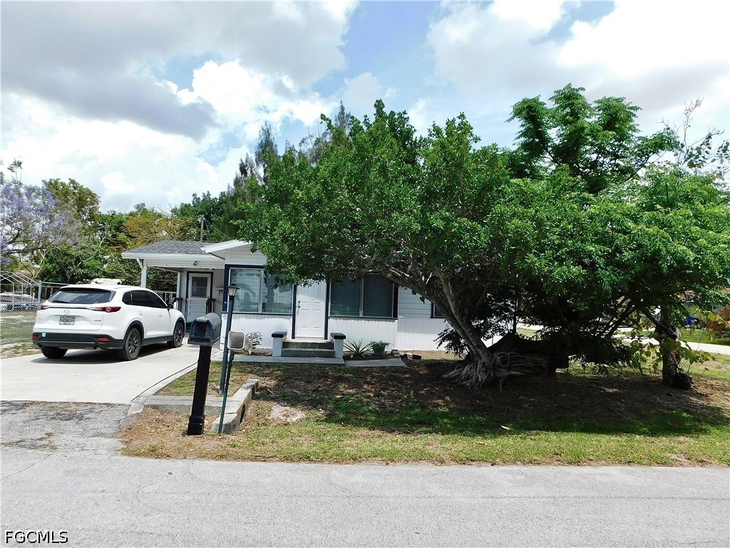 287 Poe Avenue North Fort Myers FL 33917 2026018601 image1