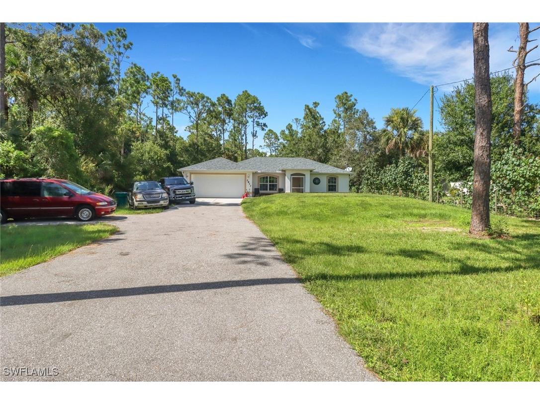 2873 66th Avenue NE Naples FL 34120 224066811 image1