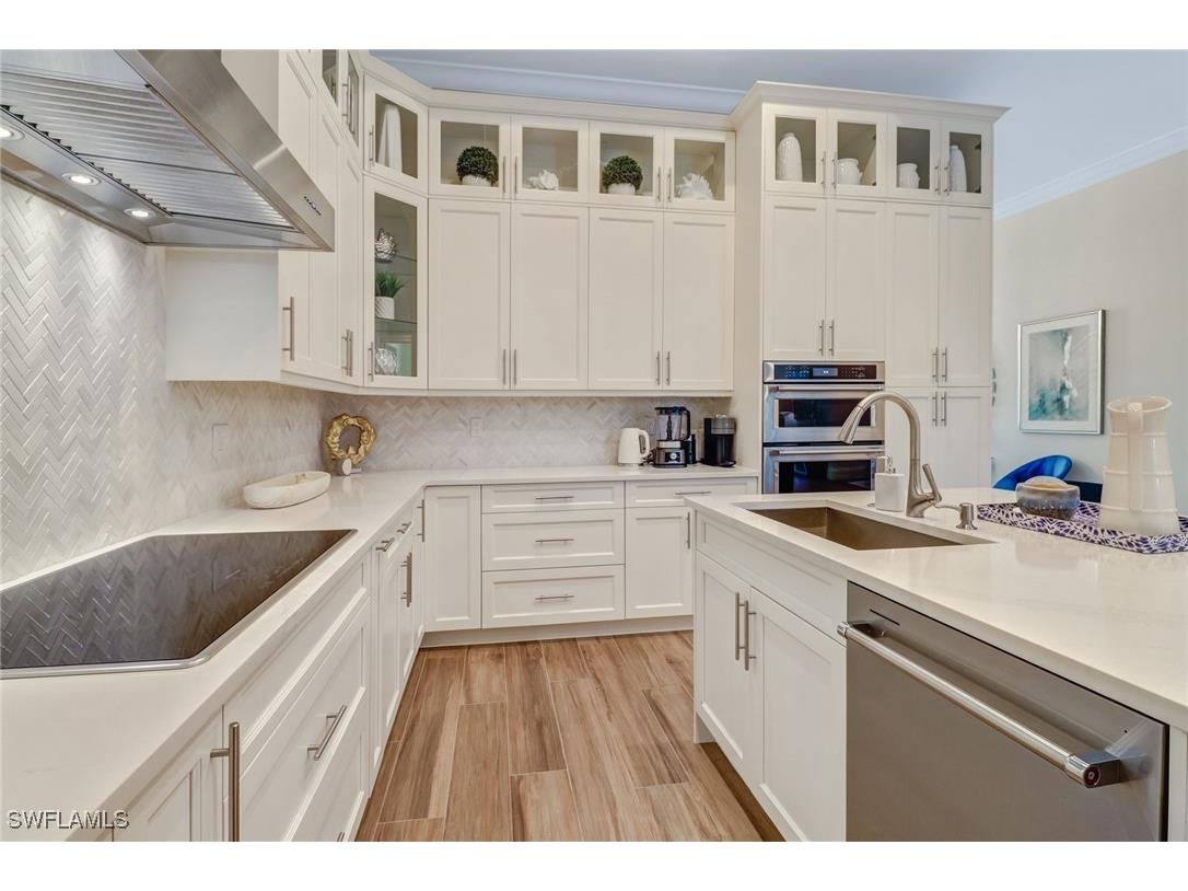 2875 Coco Lakes Drive Naples FL 34105 225053552 image6