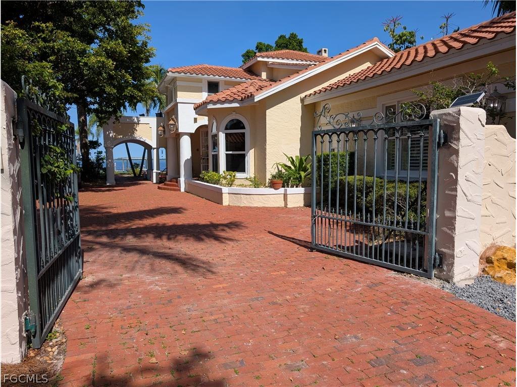 2878 Valencia Way Fort Myers FL 33901 2026009126 image3