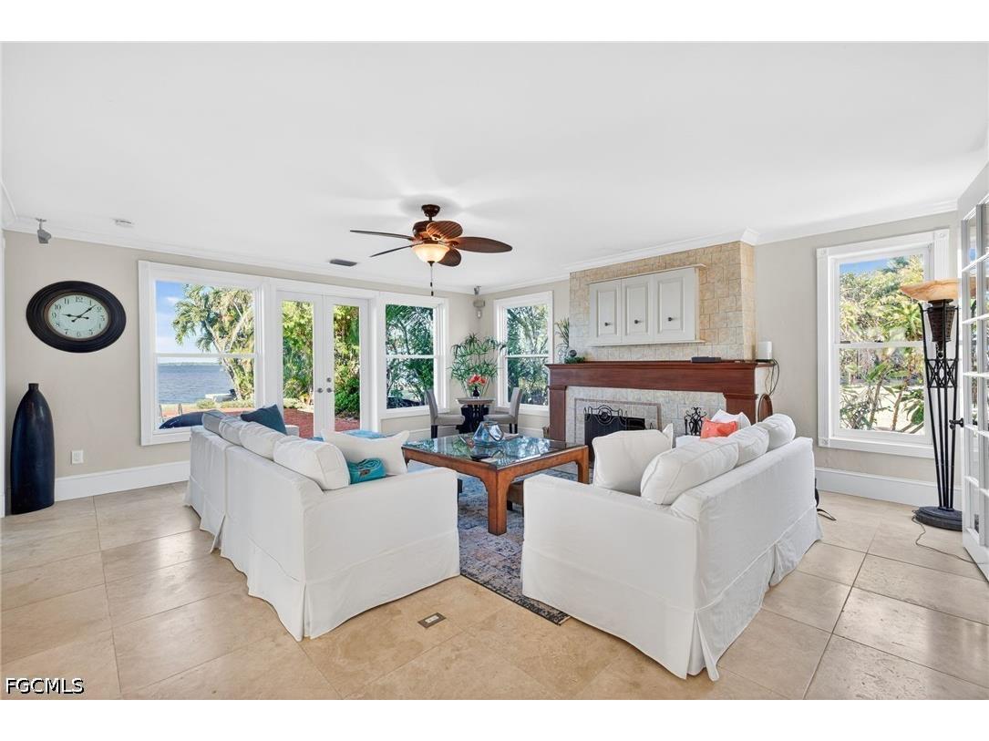 2878 Valencia Way Fort Myers FL 33901 2026011317 image4