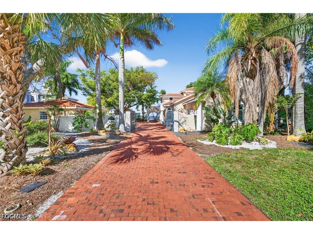 2878 Valencia Way Fort Myers FL 33901 2026011317 image43