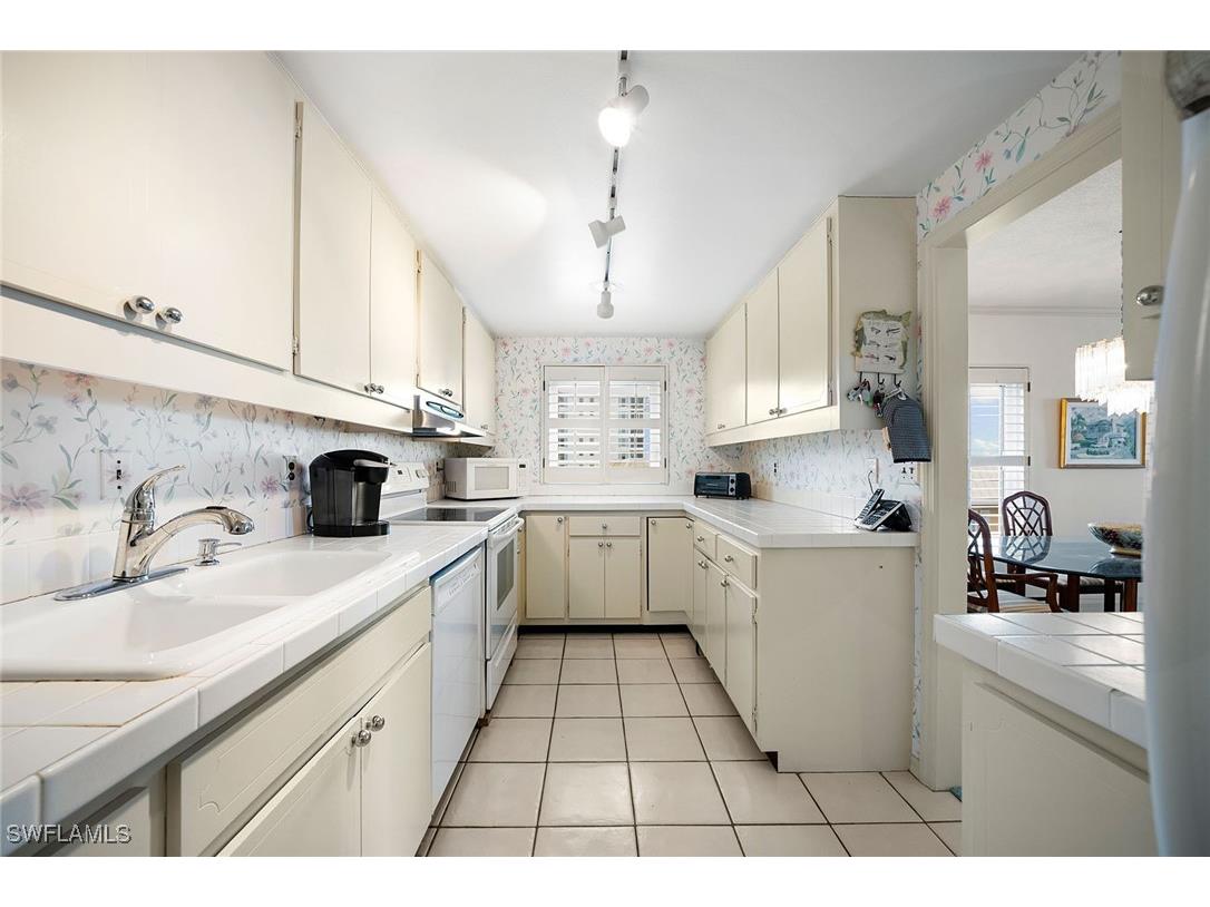 2885 Gulf Shore Boulevard N #304 Naples FL 34103 225077388 image7