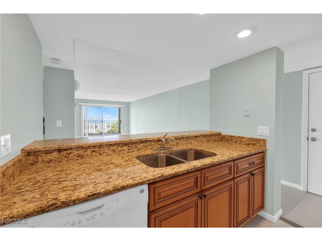 2885 Palm Beach Boulevard #101 Fort Myers FL 33916 2025001670 image9