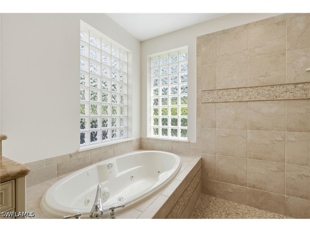 2886 Castillo Court #101 Naples FL 34109 226026555 image20