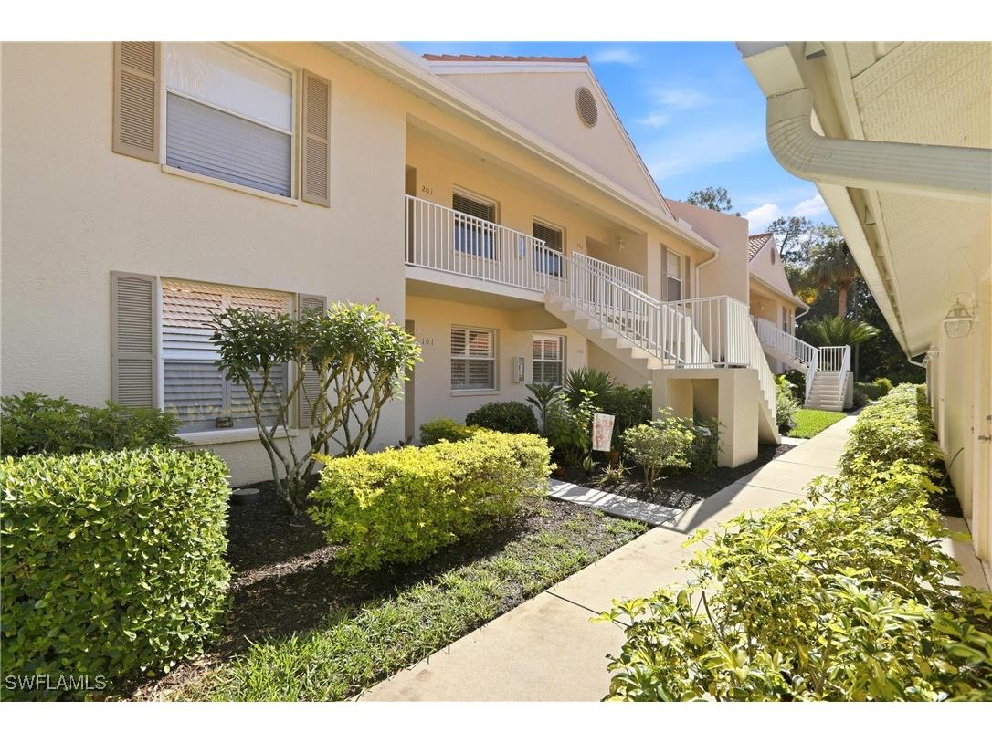 289 Robin Hood Circle #101 Naples FL 34104 226000145 image1