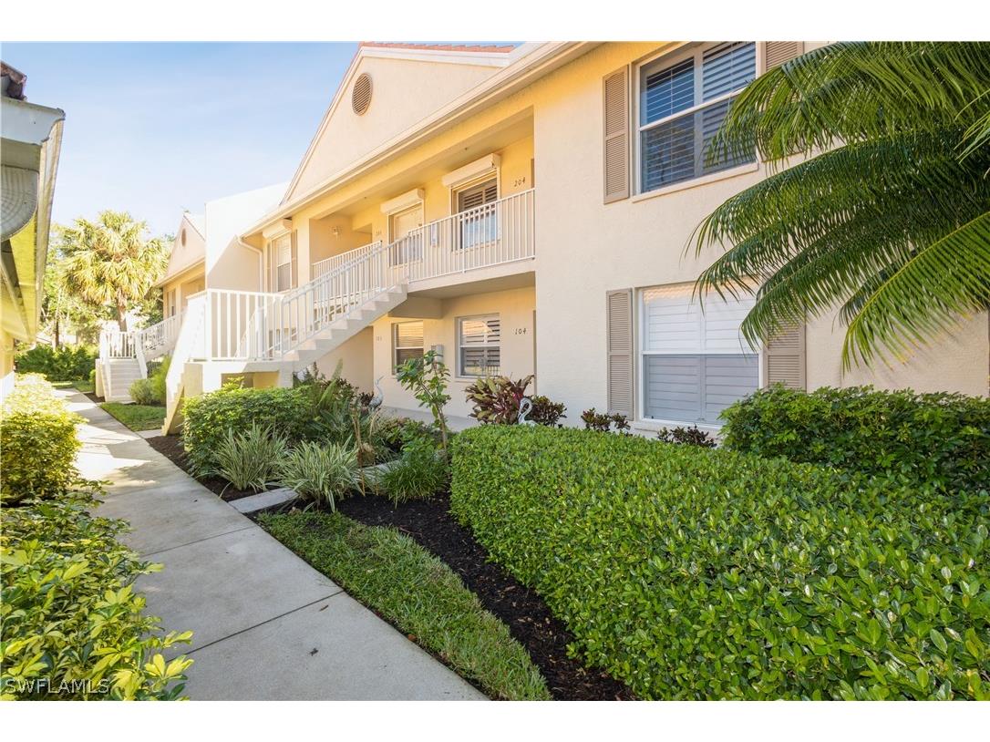 289 Robin Hood Circle #204 Naples FL 34104 223007077 image1