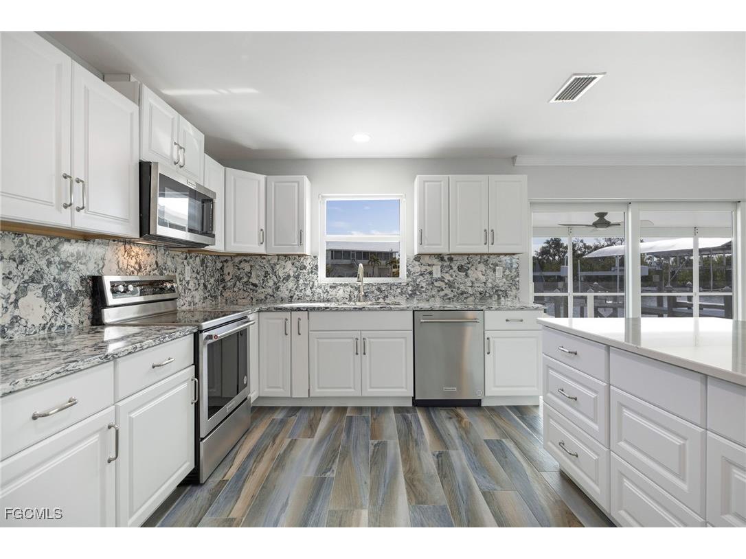 2892 Sanibel Boulevard Saint James City FL 33956 2025006593 image17