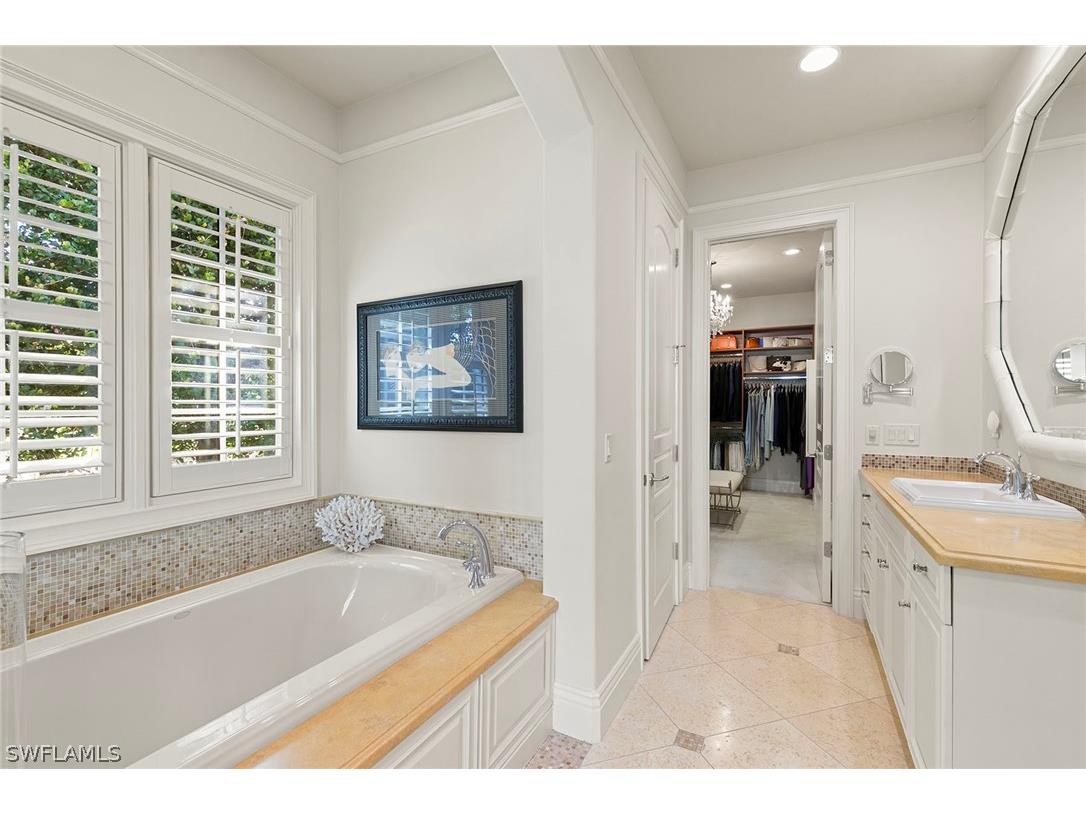 2892 Tiburon Boulevard E Naples FL 34109 226009054 image18