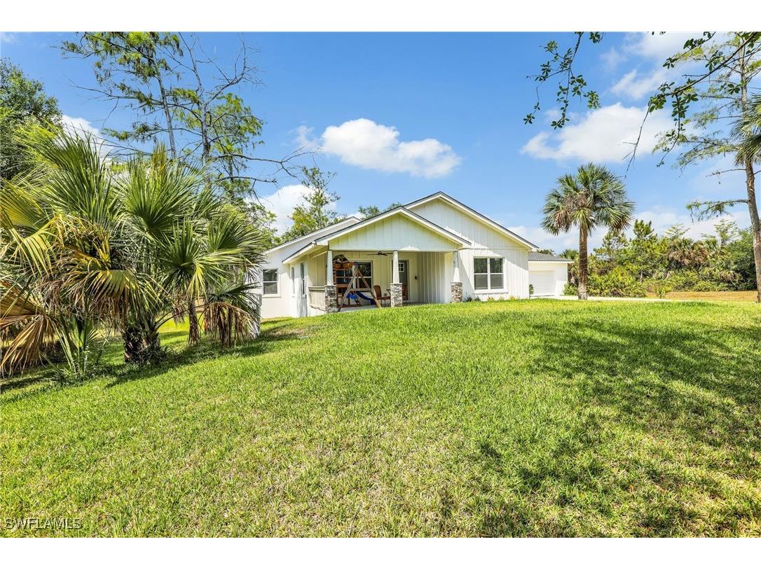 29 37th Avenue NE Naples FL 34120 225040642 image1