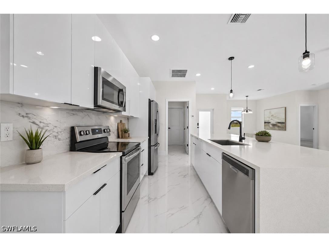 29 Diplomat Parkway E Cape Coral FL 33909 226023017 image9
