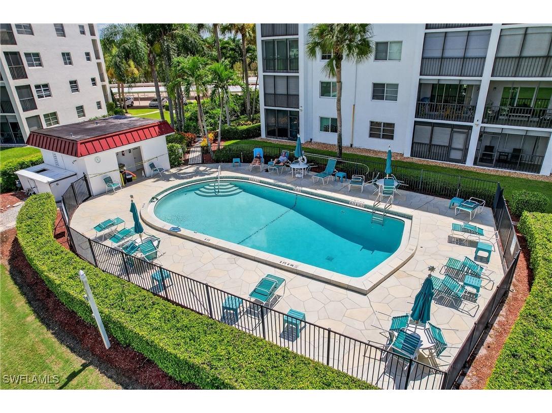 29 High Point Circle E #204 Naples FL 34103 225070102 image2