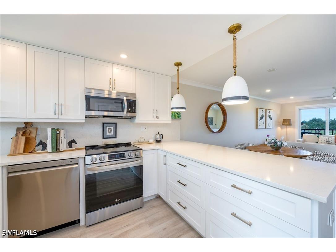 29 High Point Circle E #403 Naples FL 34103 226021390 image1