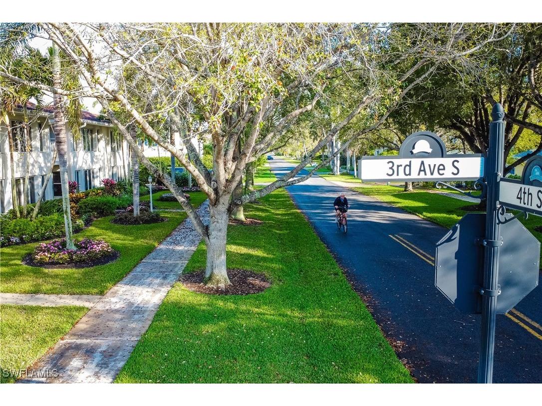 290 4th Street S #202 Naples FL 34102 225045424 image1