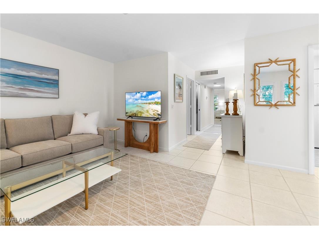 290 4th Street S #202 Naples FL 34102 225045424 image6