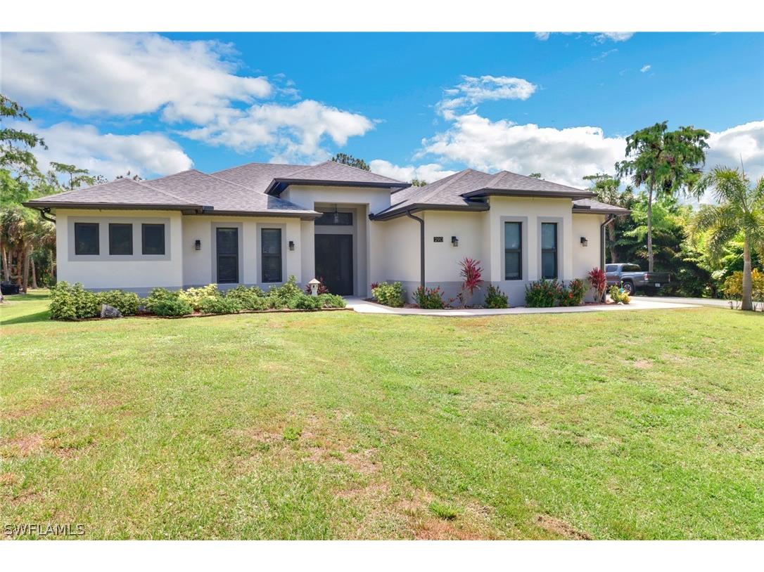 290 6th Street NE Naples FL 34120 224035709 image1