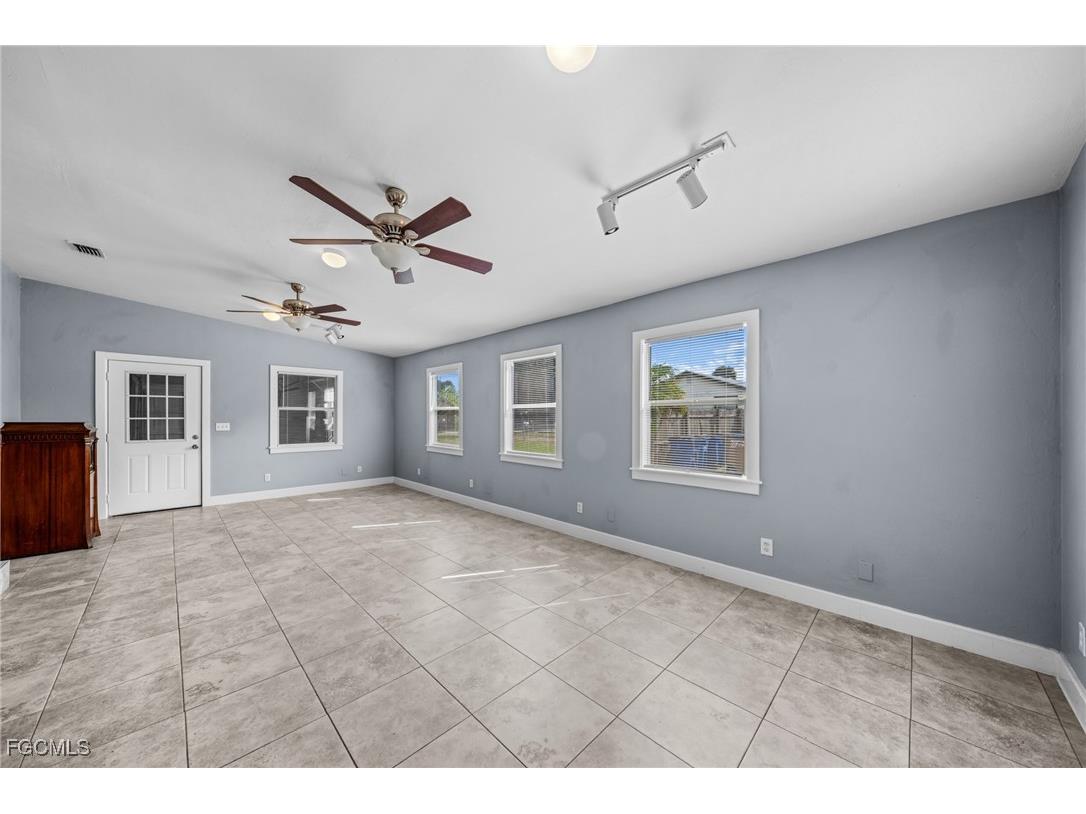 290 Granada Boulevard Fort Myers FL 33905 2025019902 image13