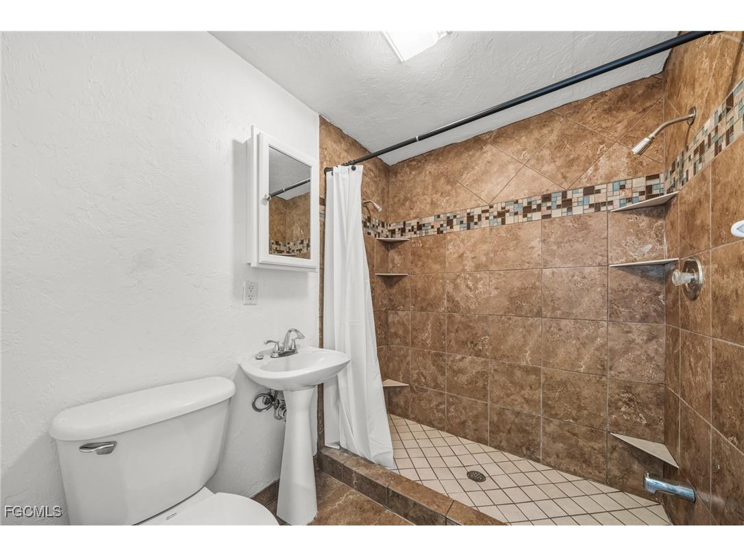 290 Granada Boulevard Fort Myers FL 33905 2025019902 image15