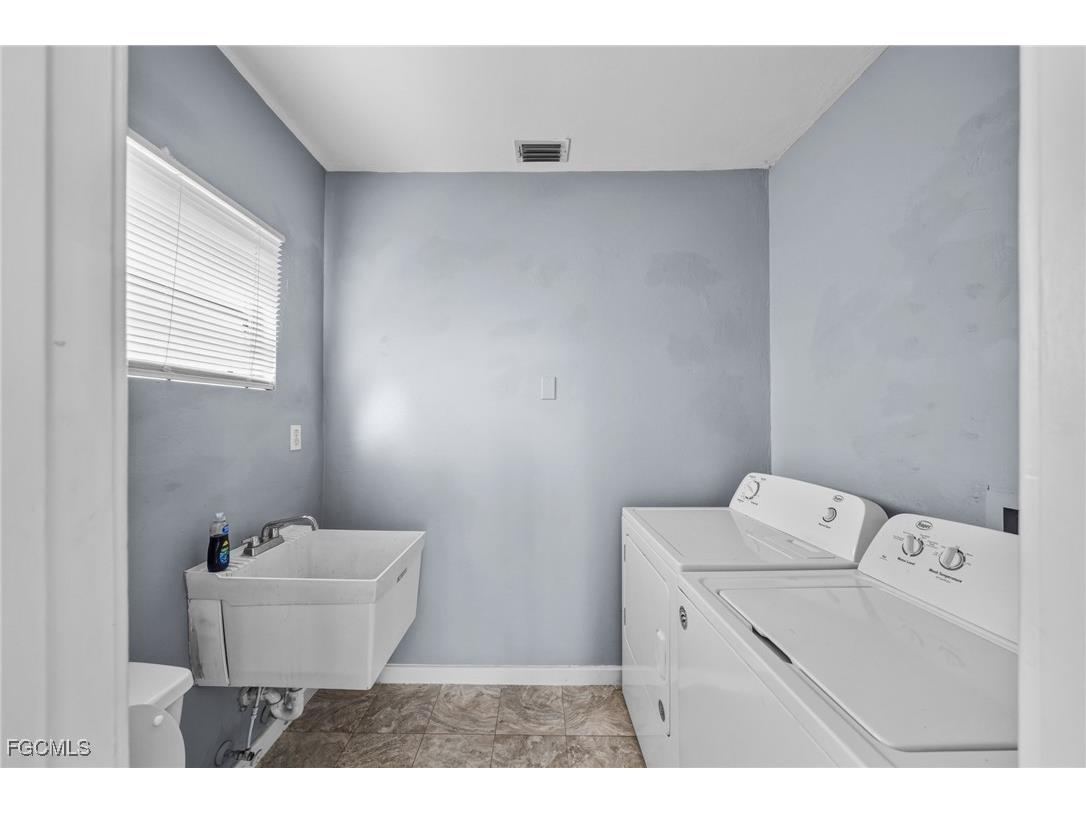 290 Granada Boulevard Fort Myers FL 33905 2025019902 image20